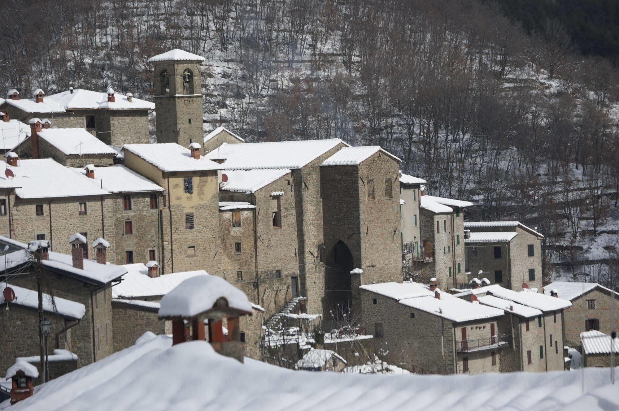 Borgo Dei Corsi Holiday House Reggiolo Exterior foto