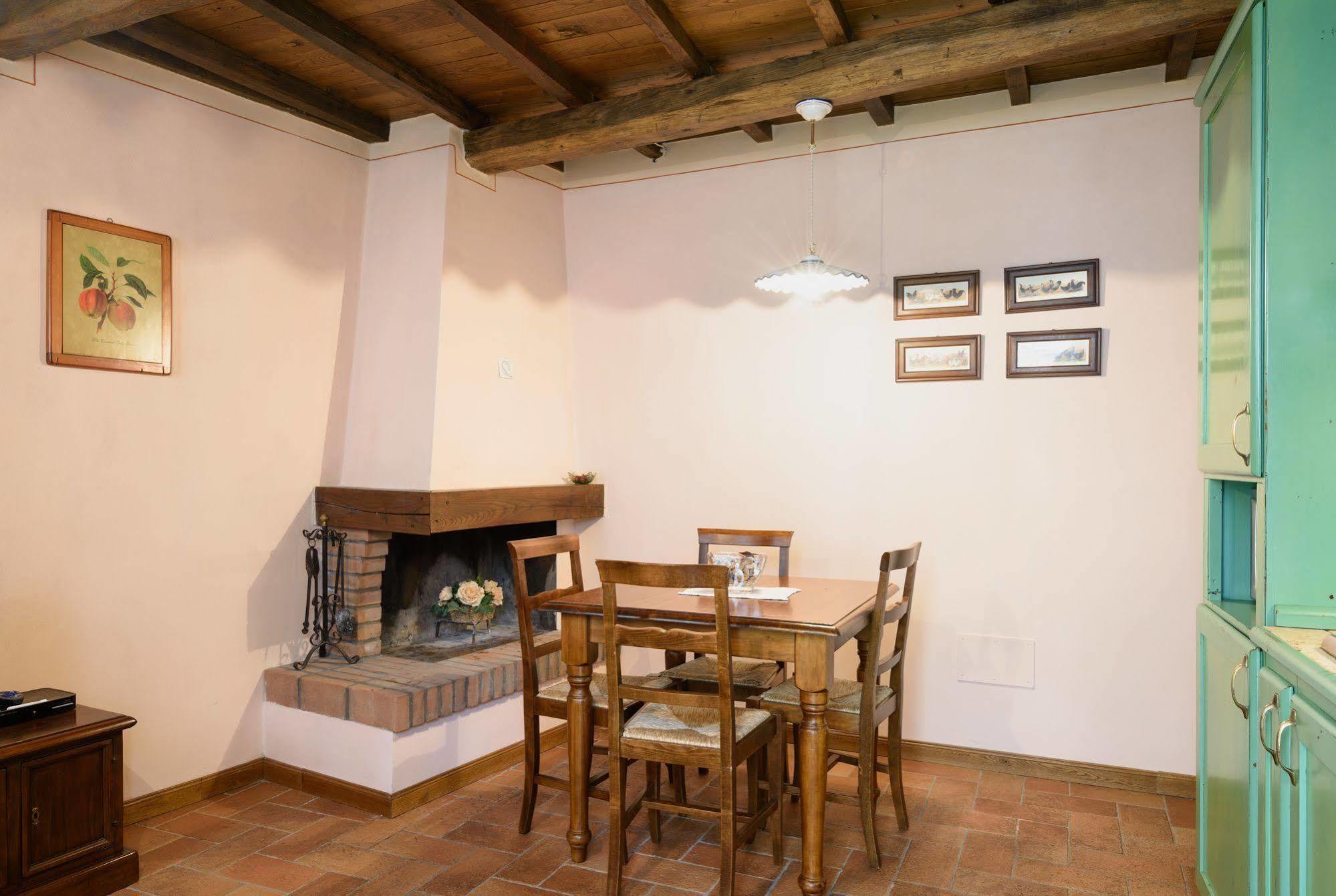 Borgo Dei Corsi Holiday House Reggiolo Exterior foto