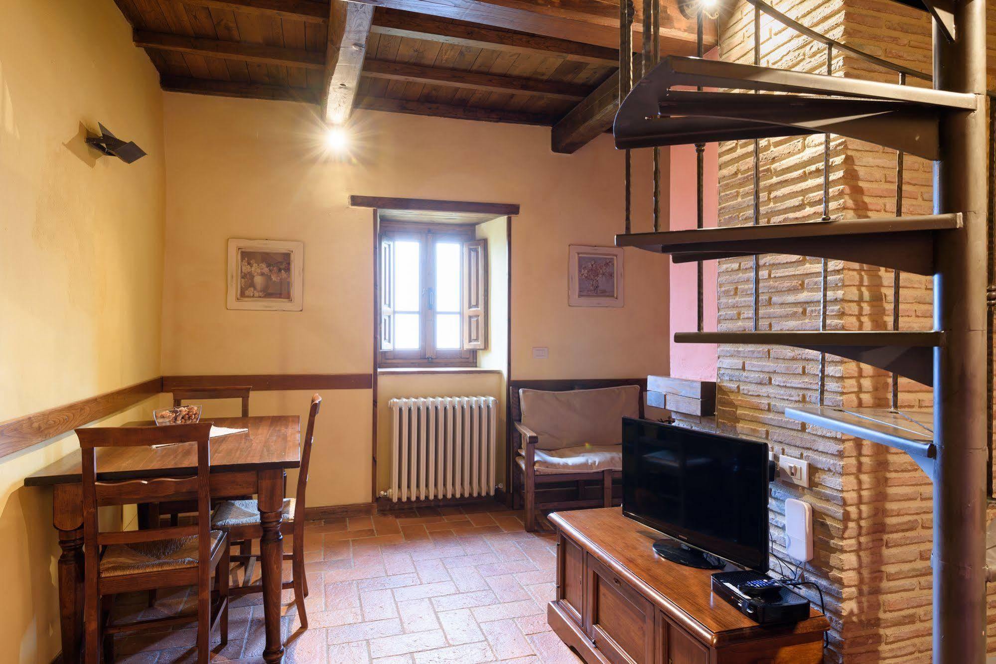 Borgo Dei Corsi Holiday House Reggiolo Exterior foto